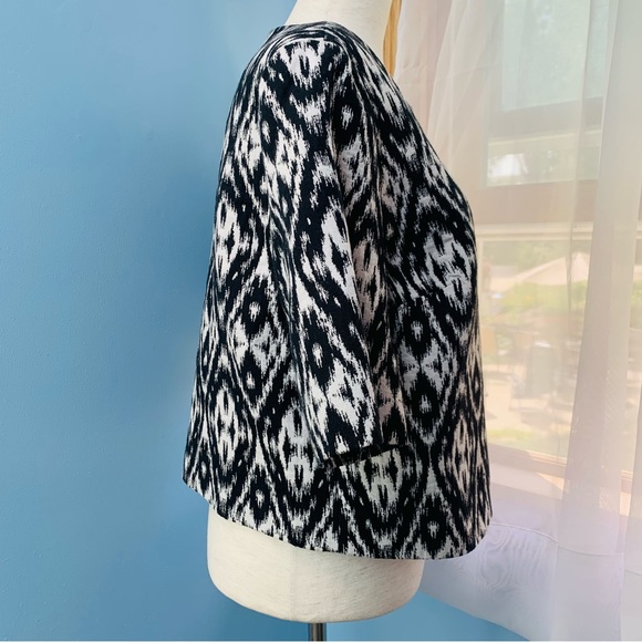 Vince Camuto Black and White Ikat Print Short Sleeve Jacket - Picture 4 of 7